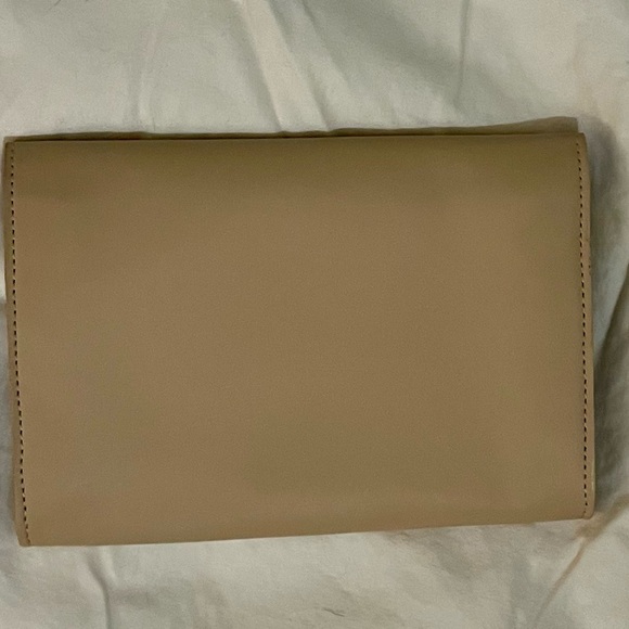 OCTOBER JAIPUR Vegan Leather Envelope Clutch NATURAL BEIGE NWT - Picture 2 of 6